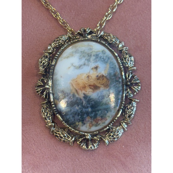Vintage Hand Painted Swinging Lady Gold Tone Cameo‎ Necklace - Picture 3 of 6